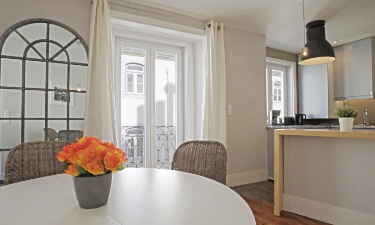 Sacramento Apartment | Duque Chiado, close to Rossio and Castle views