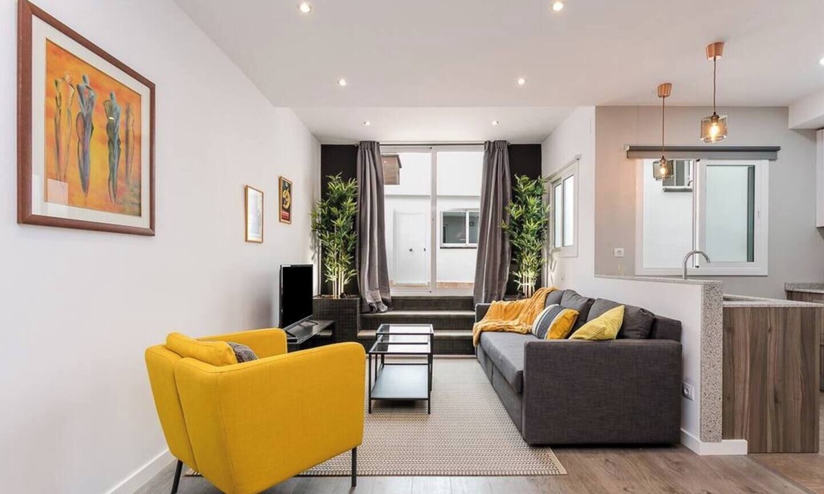 Collblanc y La Torrassa Apartment | 3 bdr&terrace close to subway