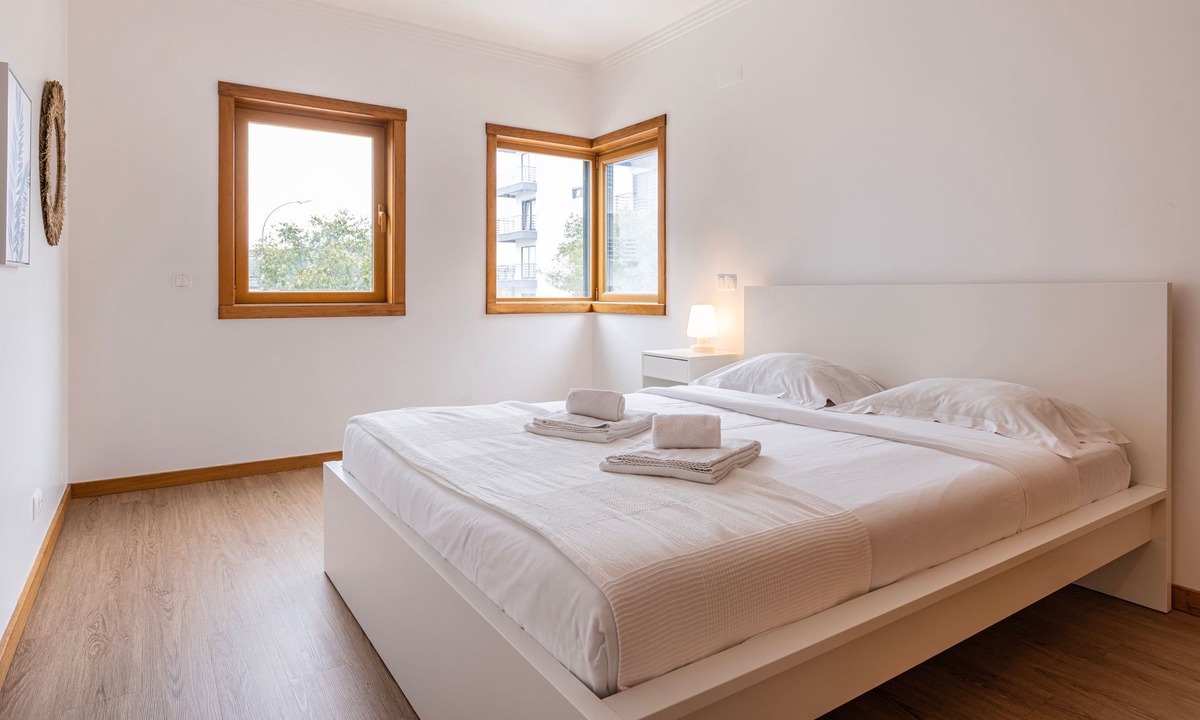 Paco De Arcos Apartment | 3 Bedroom Oeiras Wonder W/Balcony by LovelyStay