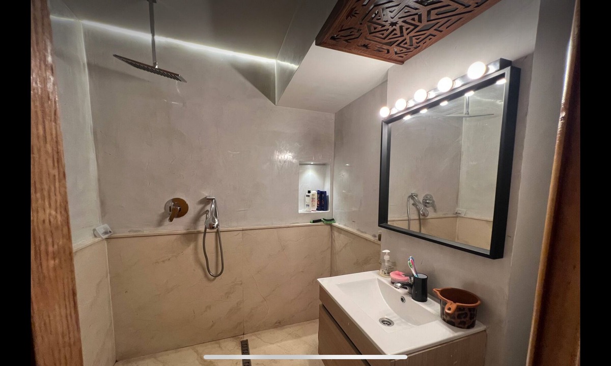 RACINE EXTENSION Apartment | 3-bedroom apartment in charming Casablanca with WiFi, AC. Start your adventure