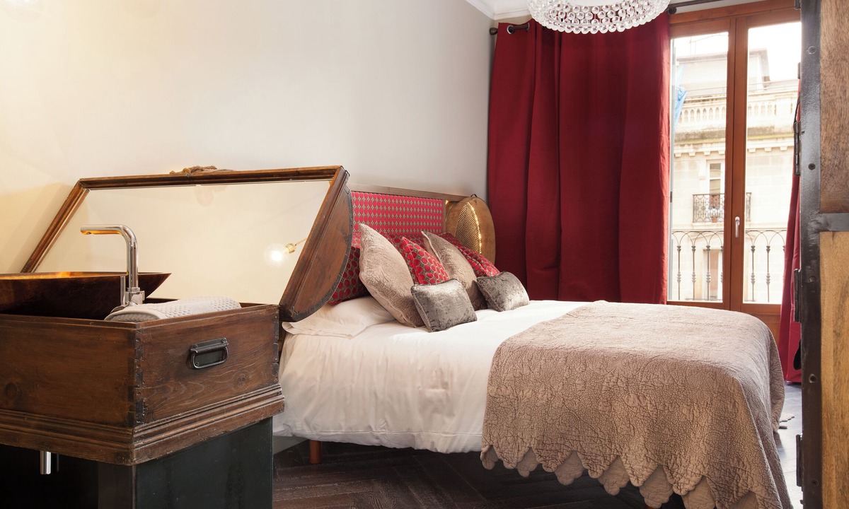 La Ribera Apartment | Exquisite Renovated Flat With Lots Of History At The Core Of Barcelona 3 BR 3BTH
