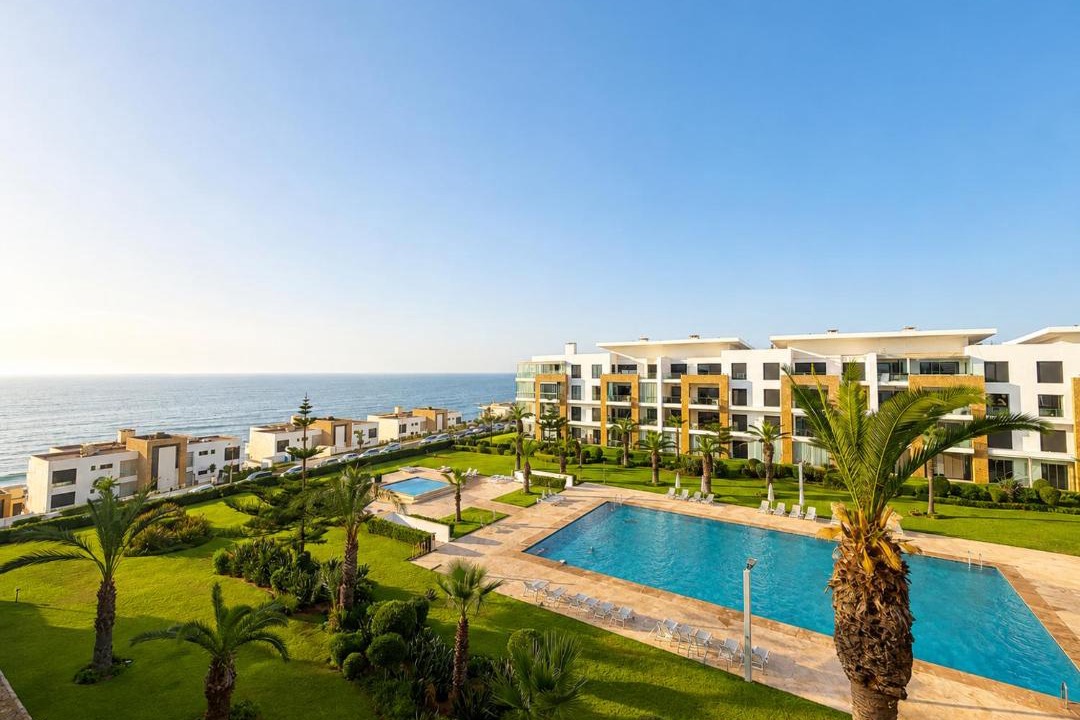 Plage des Nations Apartment | Luxueux appartement vue mer & piscine 3 chambres