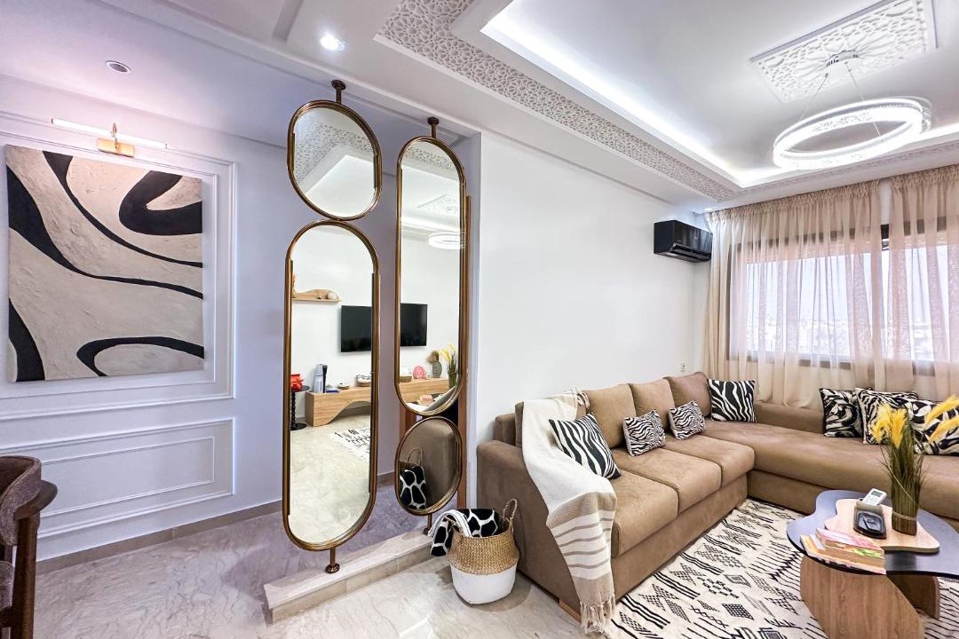 Harhoura Apartment | Stylish 2Br Apartment in Harhoura 5 min to Beach & Free Parking