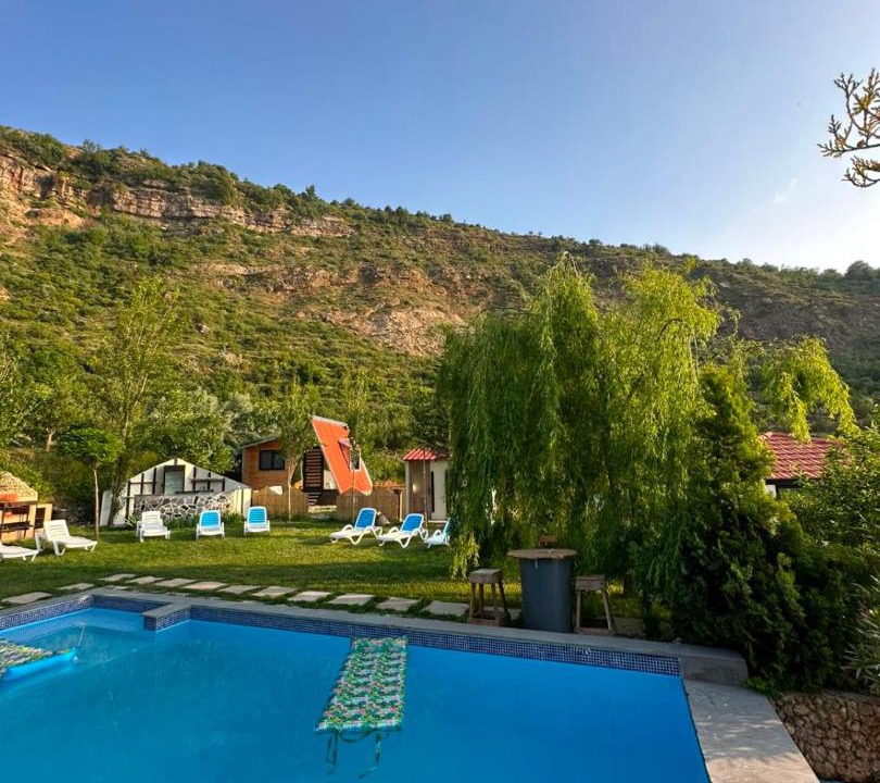 Kfardebian House | arida farm peach