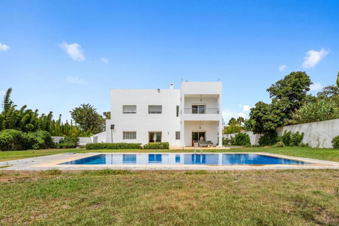 Temara Villa | Villa avec piscine 10 min de la plage à Harhoura