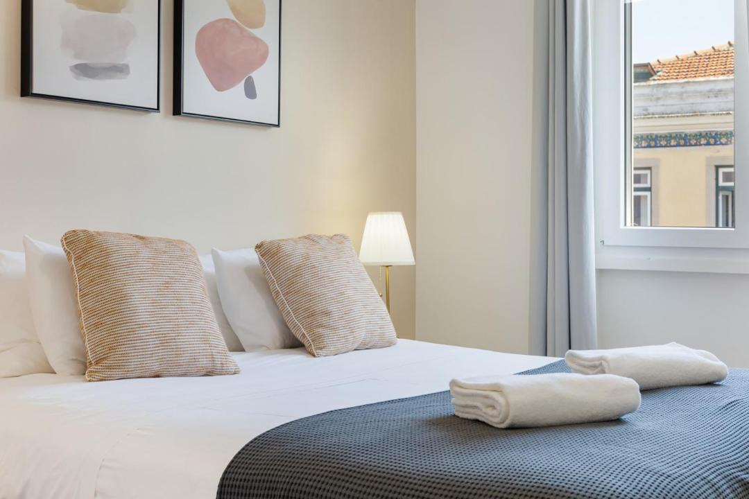 Santo Condestavel Apartment | Campo de Ourique Gallery by Gonzalo's Guest