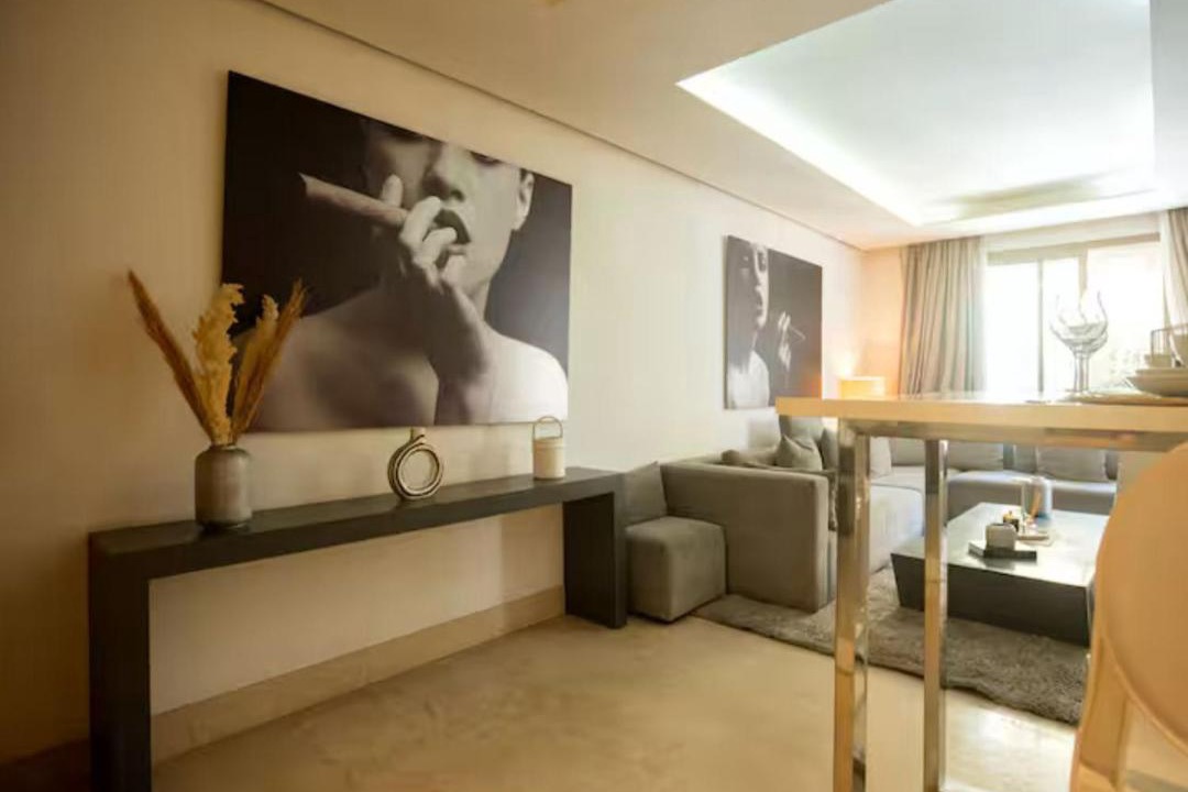 Racine Apartment | Bright Luxury Studio Apartment - City Center