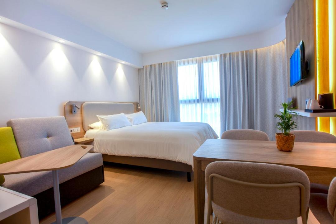 Sabadell Hotel | Holiday Inn Express & Suites Barcelona - Sabadell by IHG