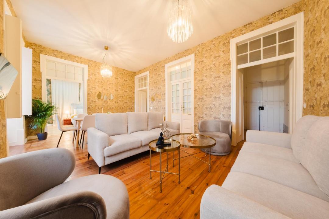 Chiado Apartment | Stylish Central Lisbon 5BR Apartment