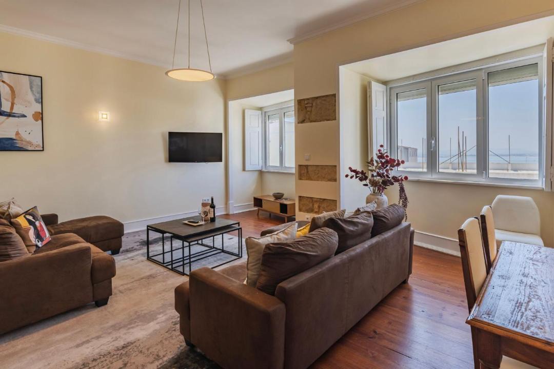 Alfama Apartment | Whome Spacious Modern Apartment in Graças Historic Quarter