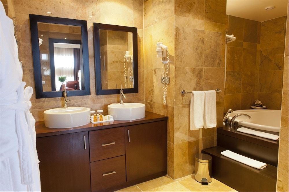 Photo of Bathroom in Gauthier