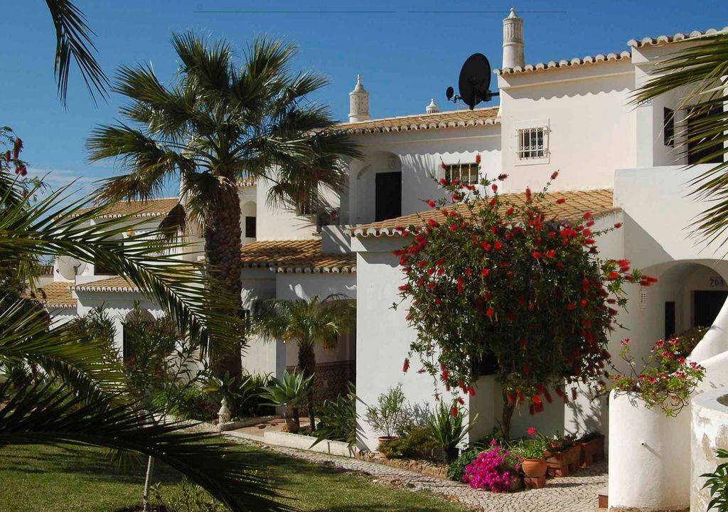 Photo of Buildings in Alporchinhos