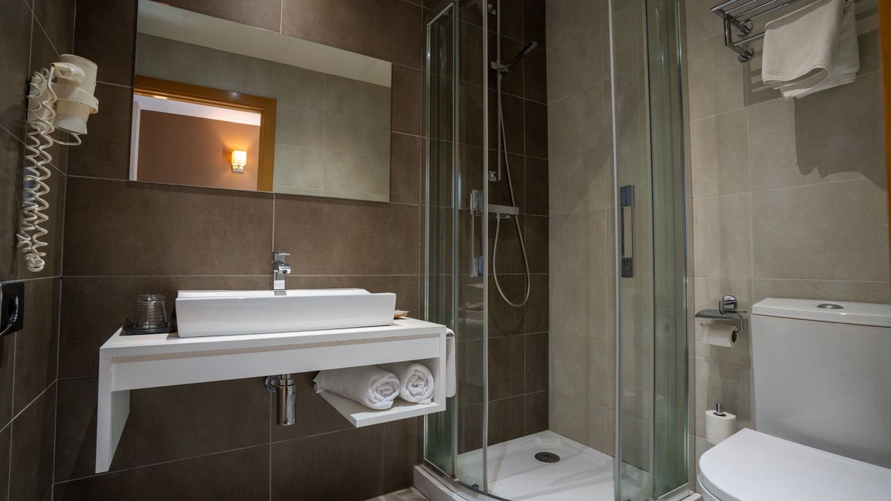 Photo of Bathroom in Vallromanes