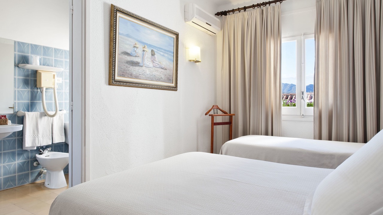 Photo of Bedroom in Llanca