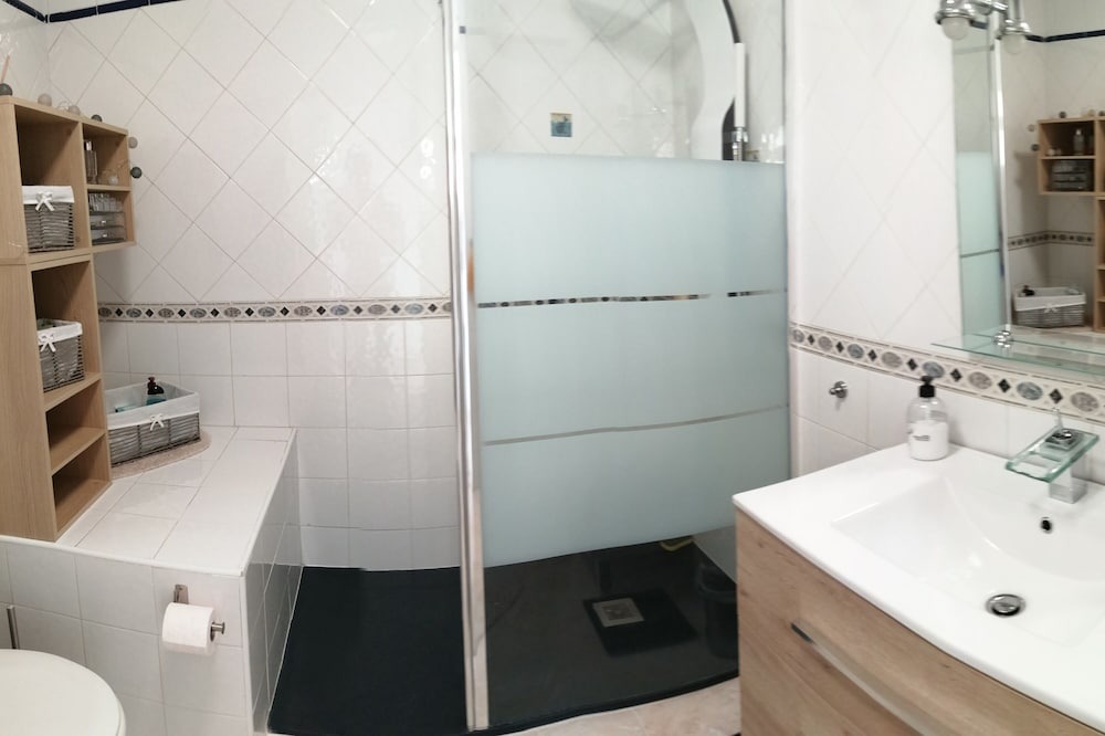 Photo of Bathroom in La Florida