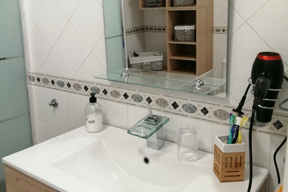 Photo of Bathroom in La Florida