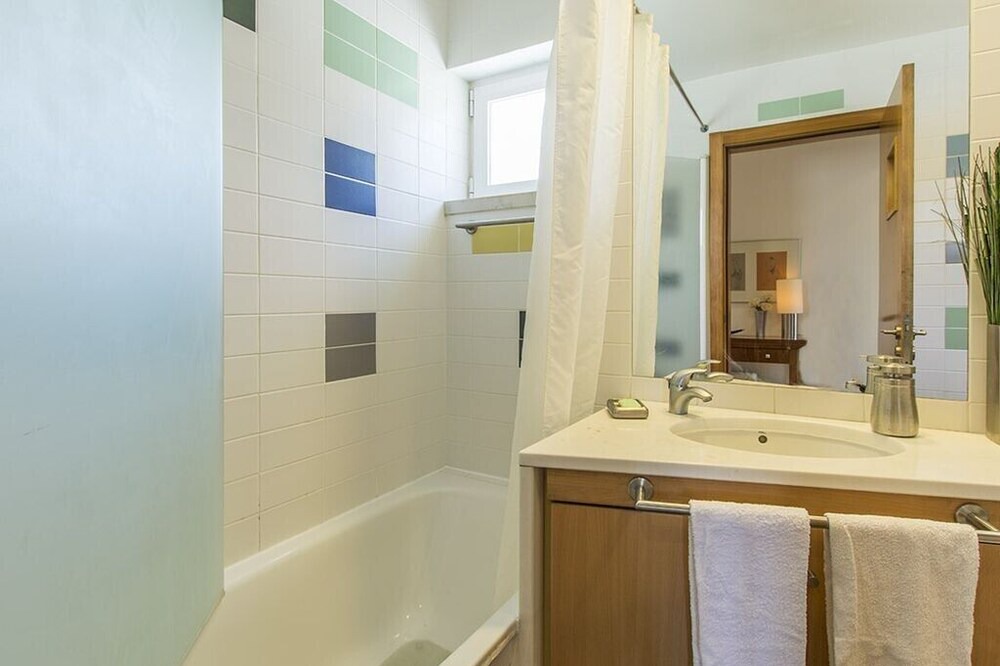 Photo of Bathroom in Azoia