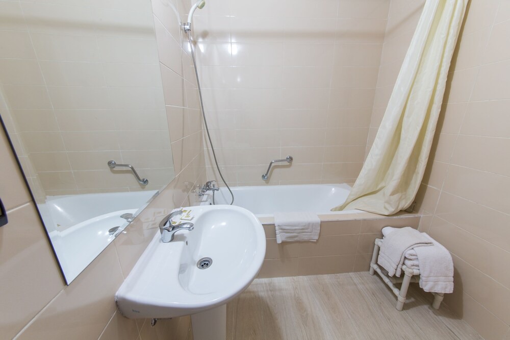 Photo of Bathroom in Hamria