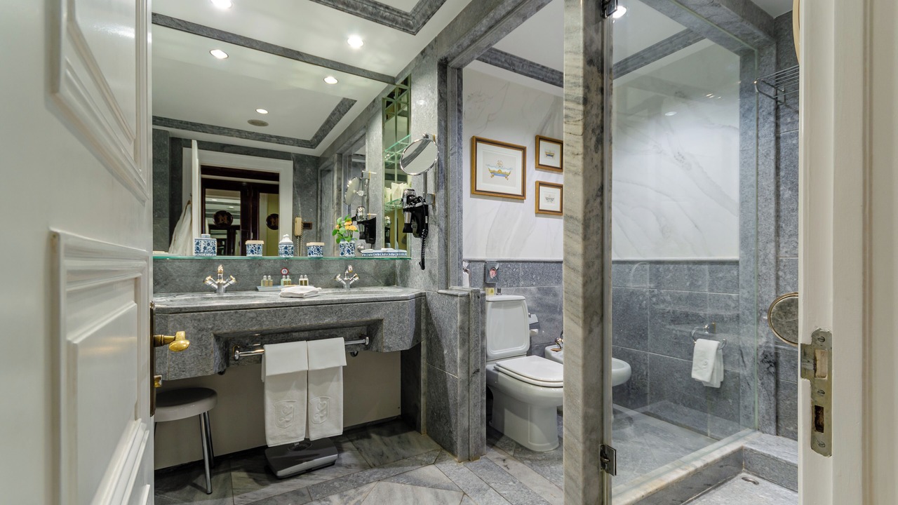 Photo of Bathroom in Lisbon Old Town