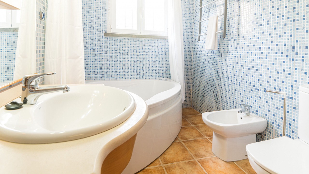 Photo of Bathroom in Colares