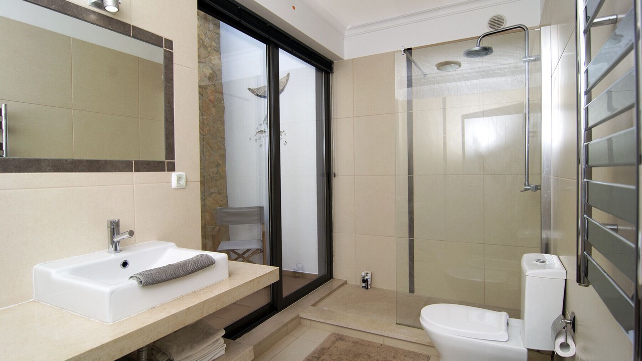 Photo of Bathroom in Salema