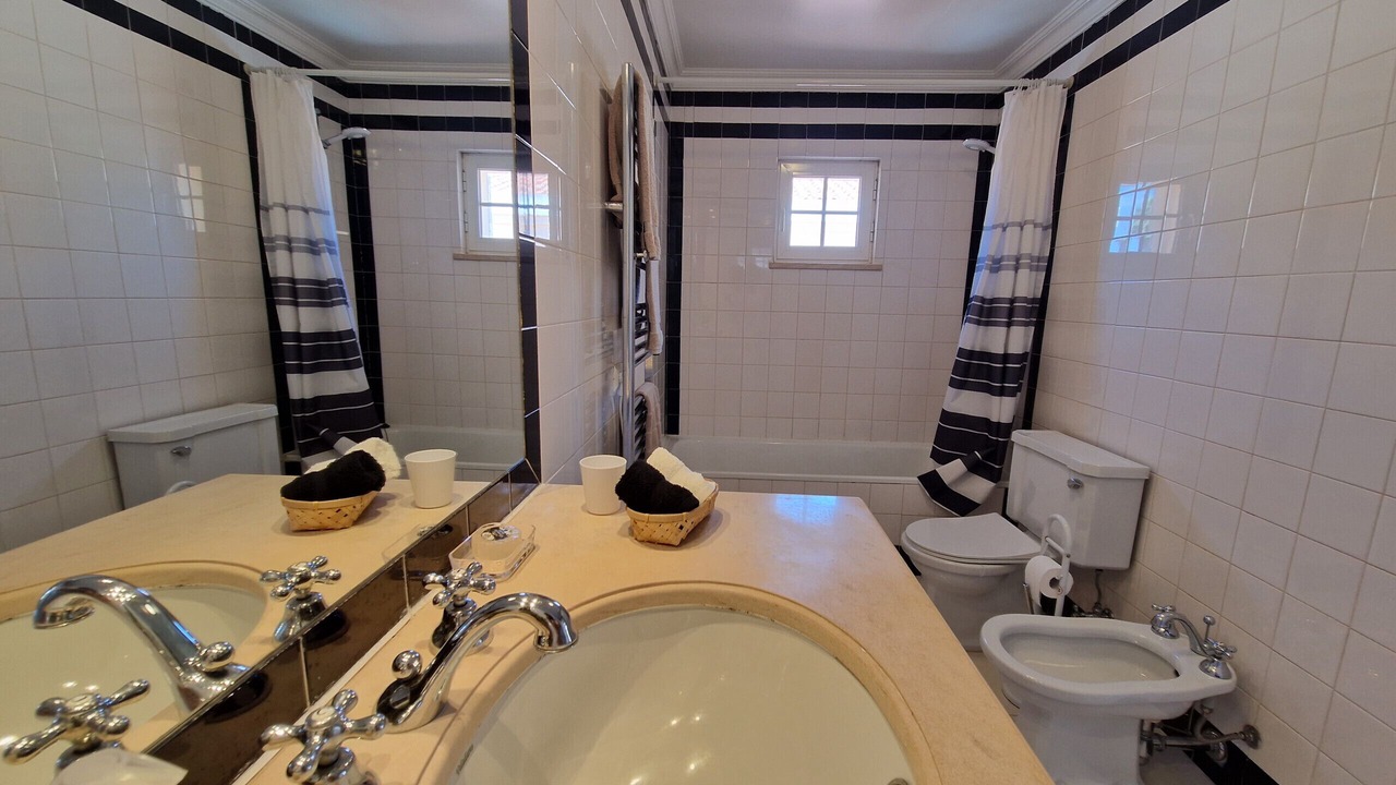 Photo of Bathroom in Sao Pedro de Penaferrim