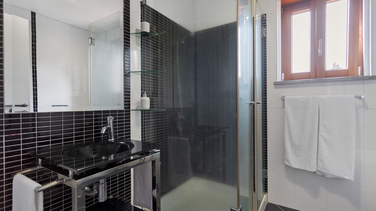 Photo of Bathroom in Capelas