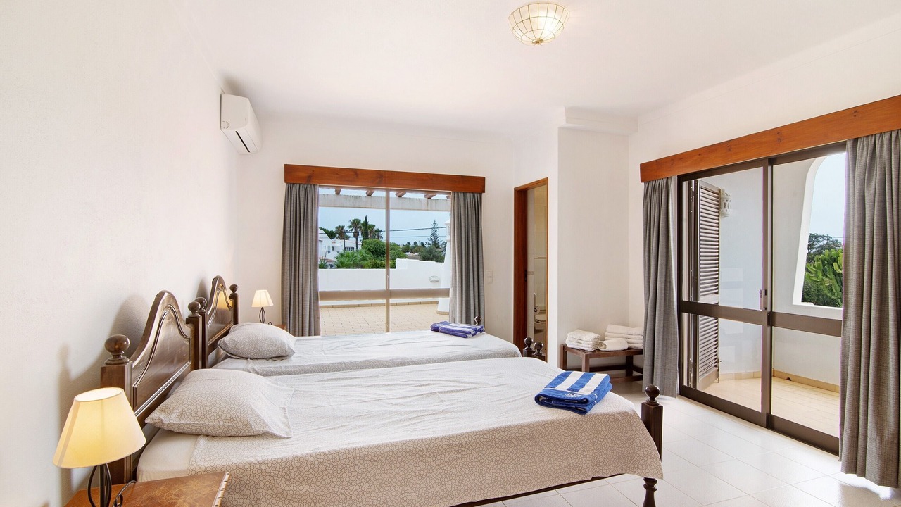 Photo of Bedroom in Alporchinhos