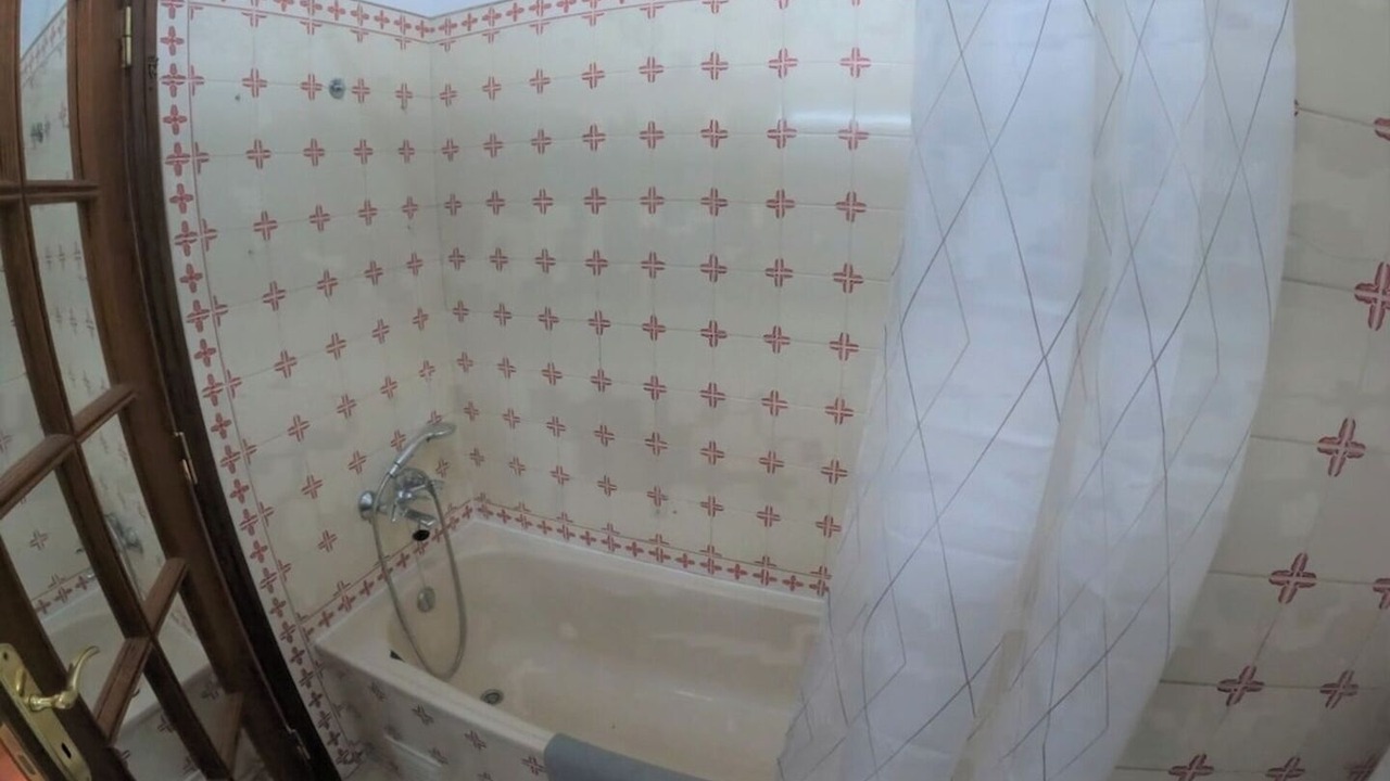 Photo of Bathroom in Linda-a-Velha