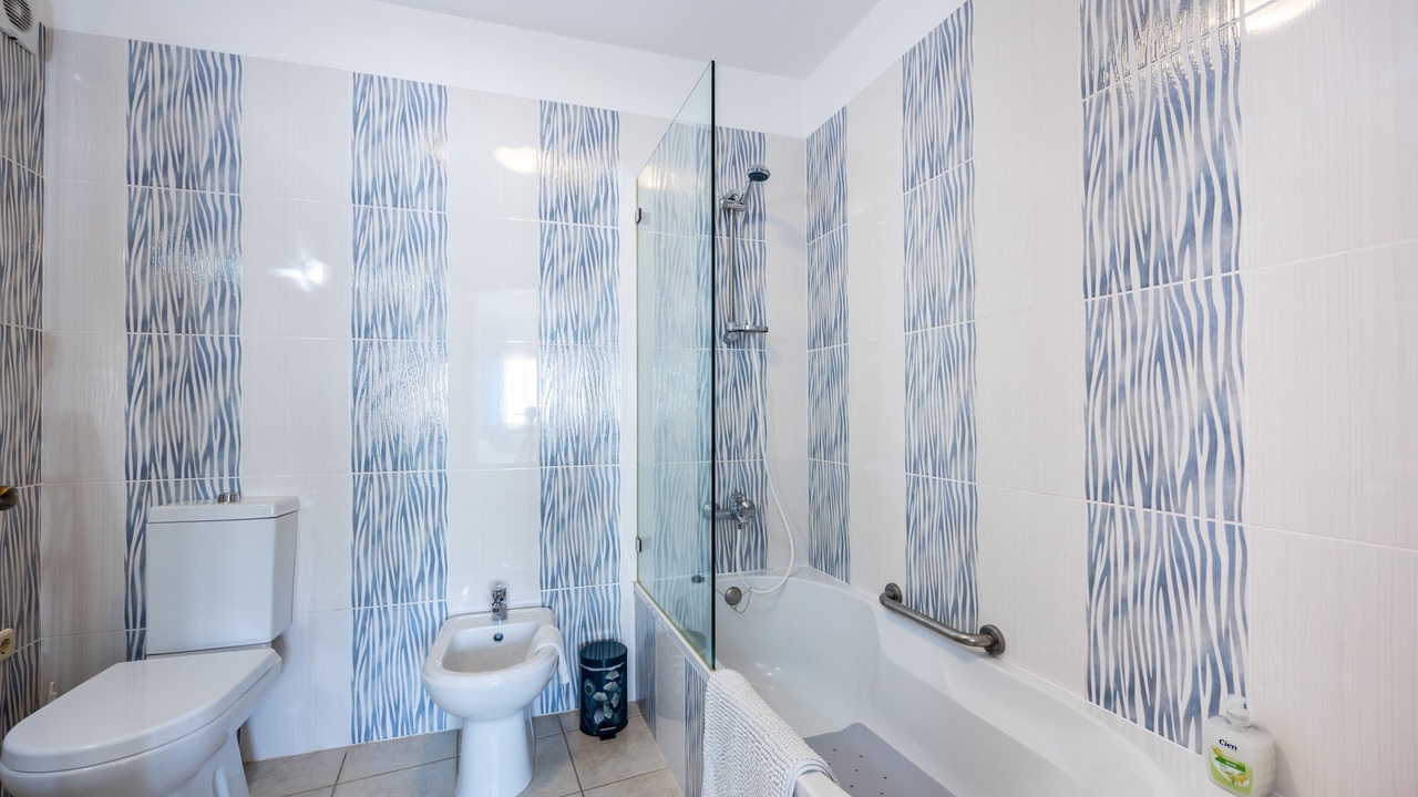 Photo of Bathroom in Salema