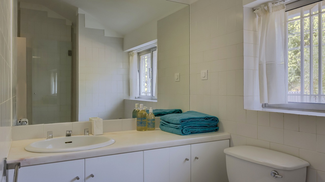 Photo of Bathroom in Estoril