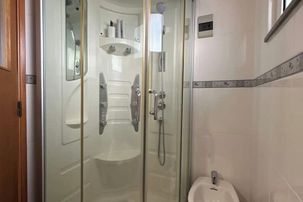 Photo of Bathroom in Oeiras