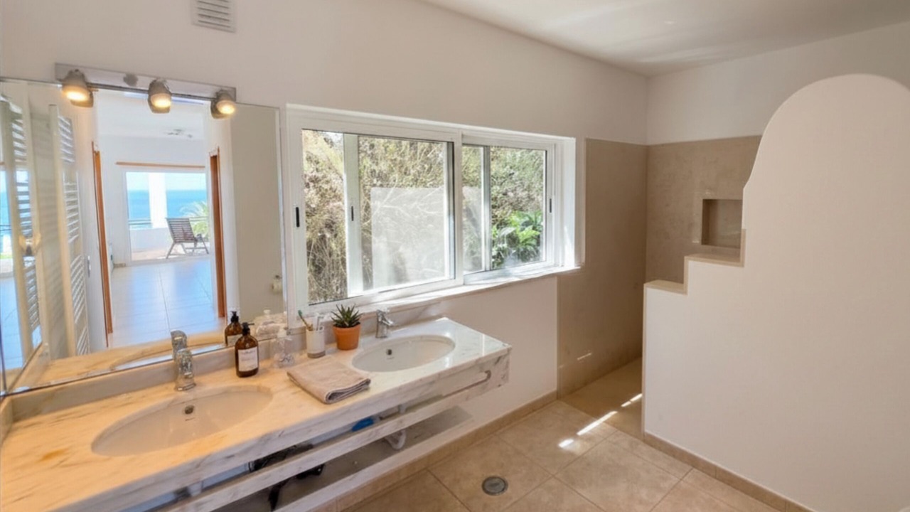 Photo of Bathroom in Salema