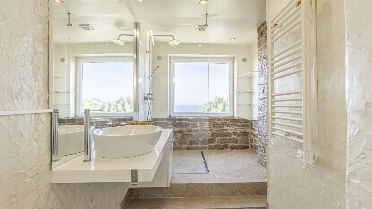 Photo of Bathroom in Monserrate
