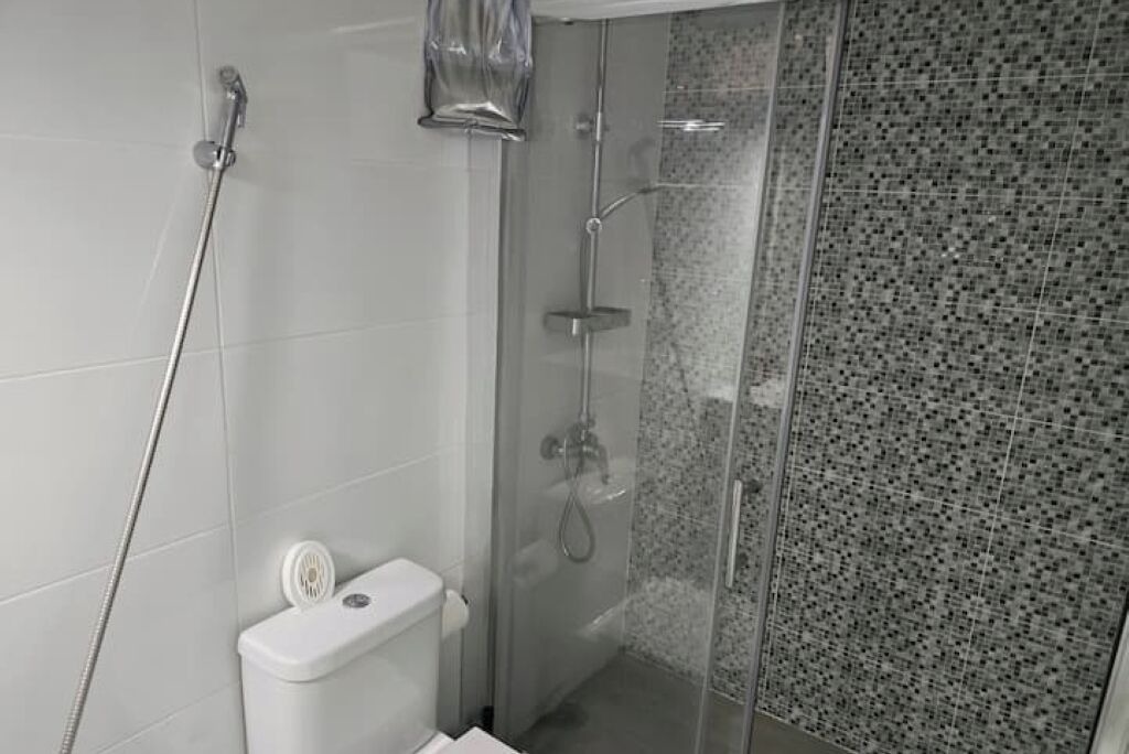 Photo of Bathroom in Costa de Caparica