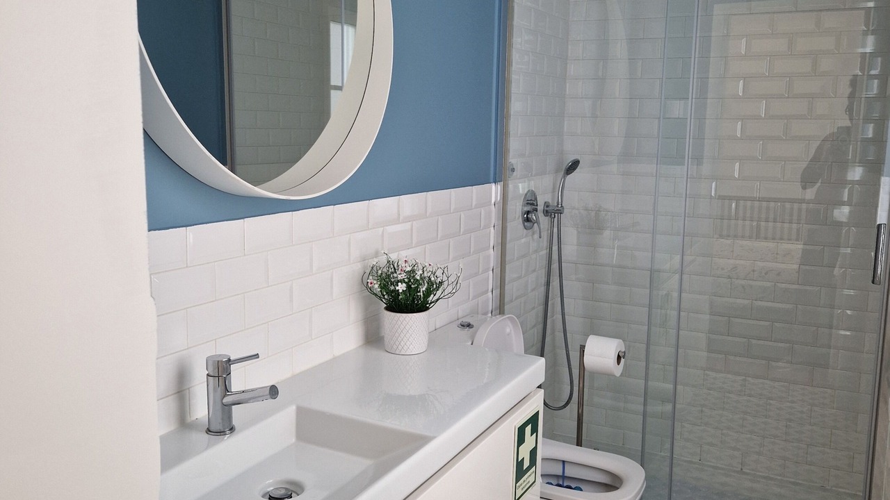 Photo of Bathroom in Linda-a-Velha