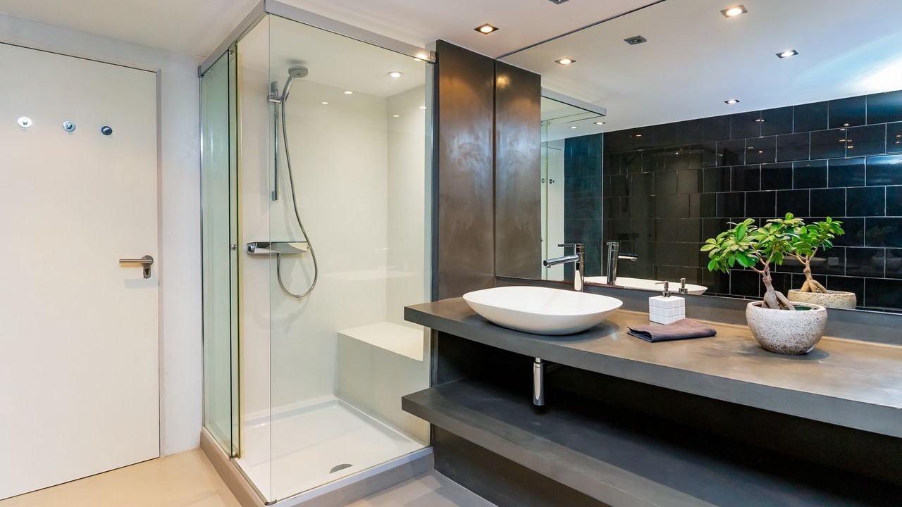 Photo of Bathroom in Quint Mar