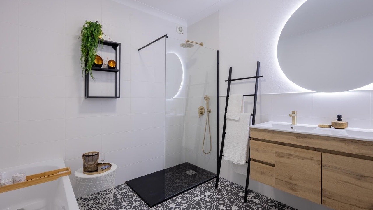 Photo of Bathroom in Budens