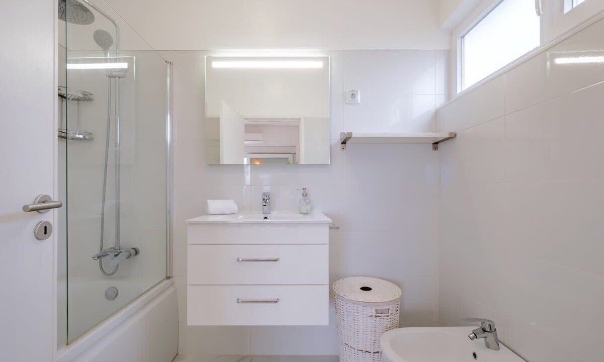 Photo of Bathroom in Estoril