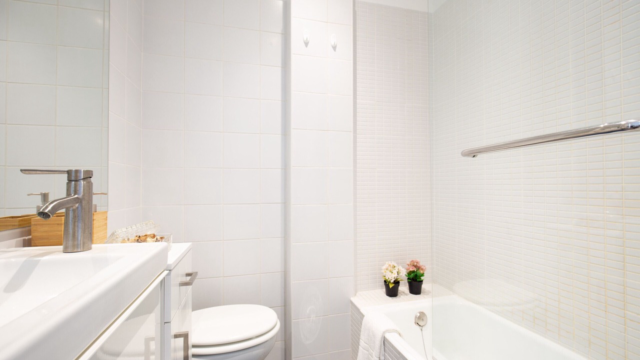 Photo of Bathroom in Linda-a-Velha