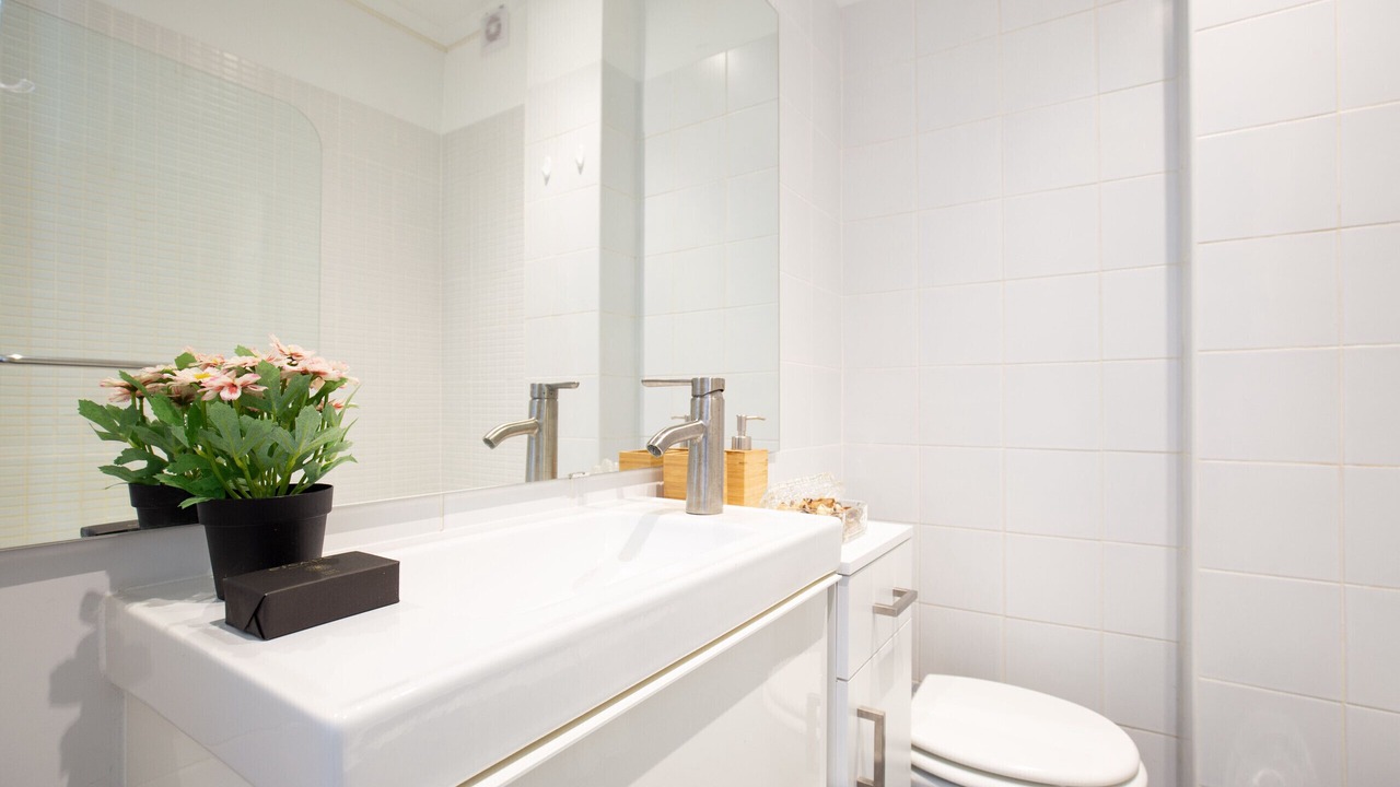 Photo of Bathroom in Linda-a-Velha