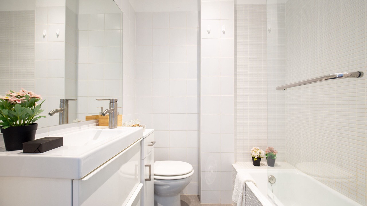 Photo of Bathroom in Linda-a-Velha