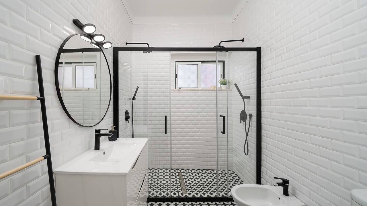 Photo of Bathroom in Portimao City Centre