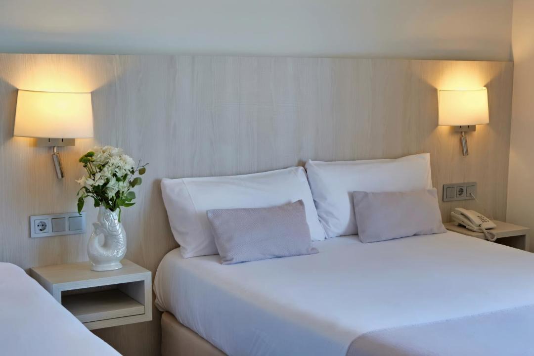 Photo of Bedroom in Roses Town Center