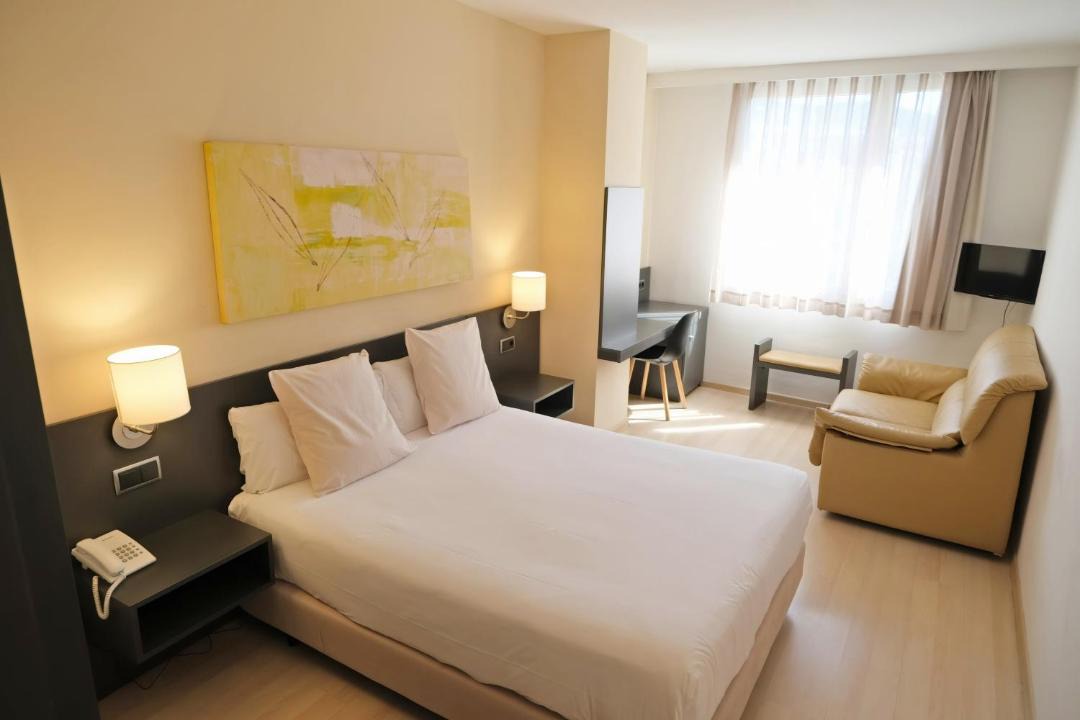 Photo of Bedroom in Roses Town Center