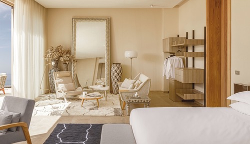 Maissa Pool suite with ocean view