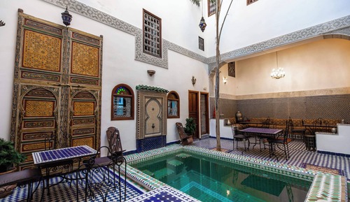 Comfort Room, Courtyard View