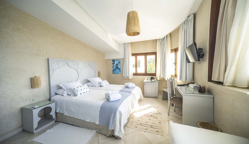 Superior Twin Room (Adouz)