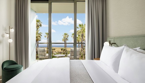 Deluxe Room, 1 King Bed, Balcony, Sea View