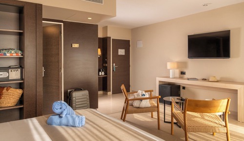 Premium Studio Suite, Pool View (Suite)